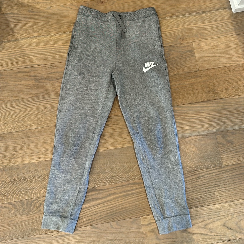 Nike boys large joggers